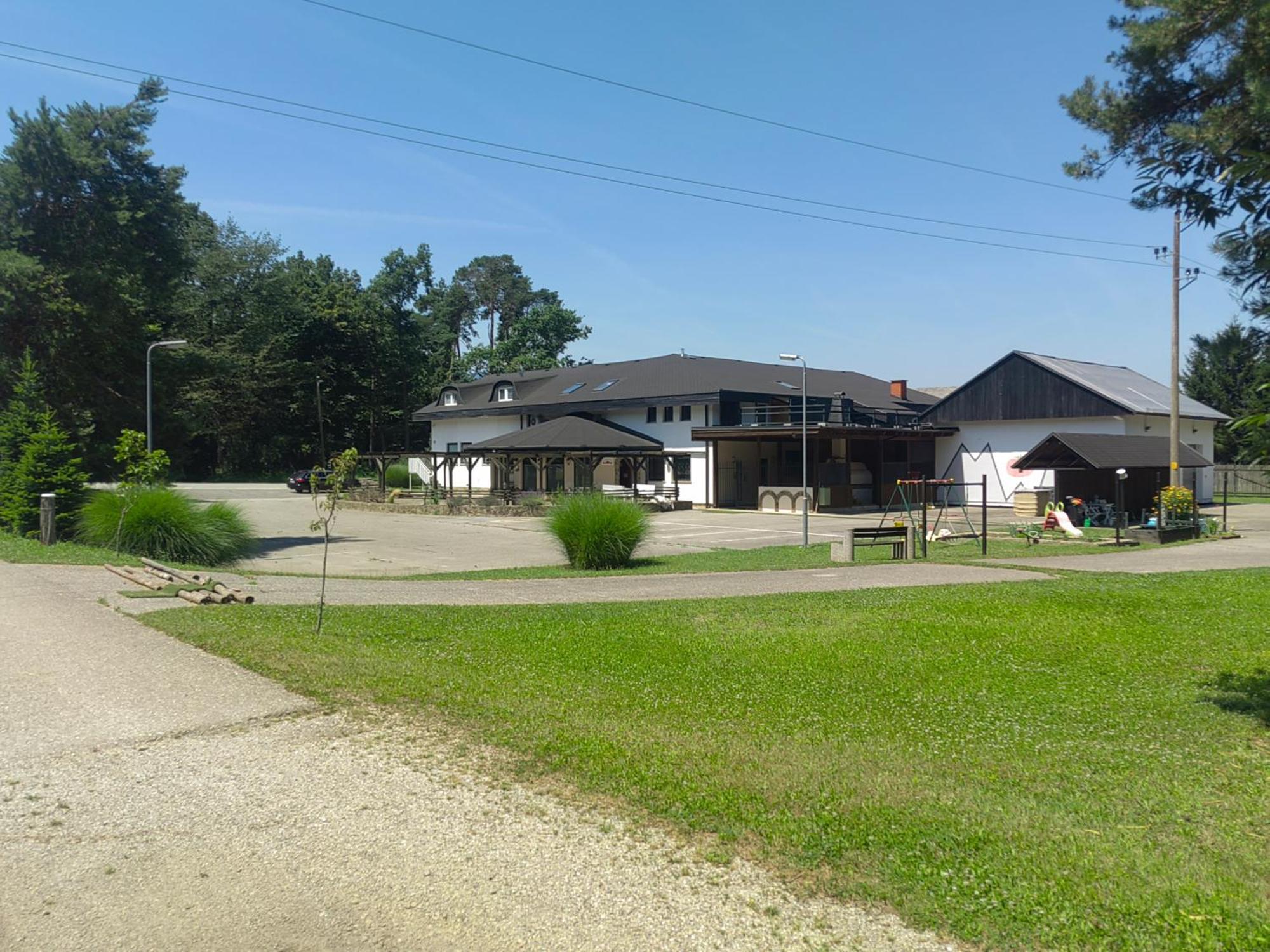 Wow Sleeping Bed & Breakfast Miklavž na Dravskem Polju Екстериор снимка